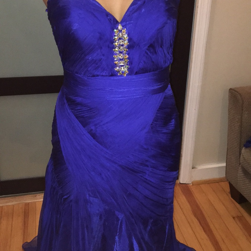 Blue long float dress with small train 💙💙